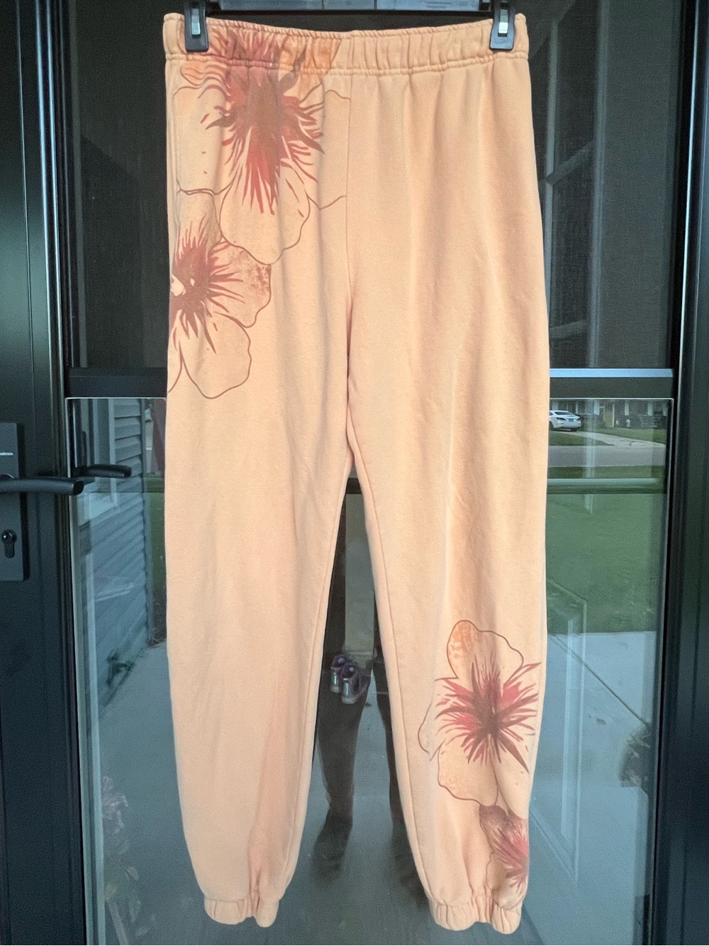 Woman’s Peach Floral Print Jogger Pants